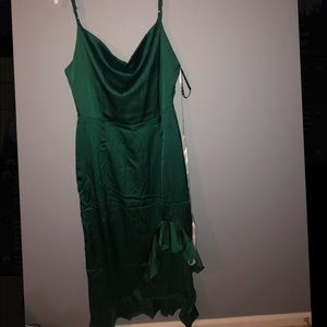 *NWT* MISSGUIDED satin midi emerald dress